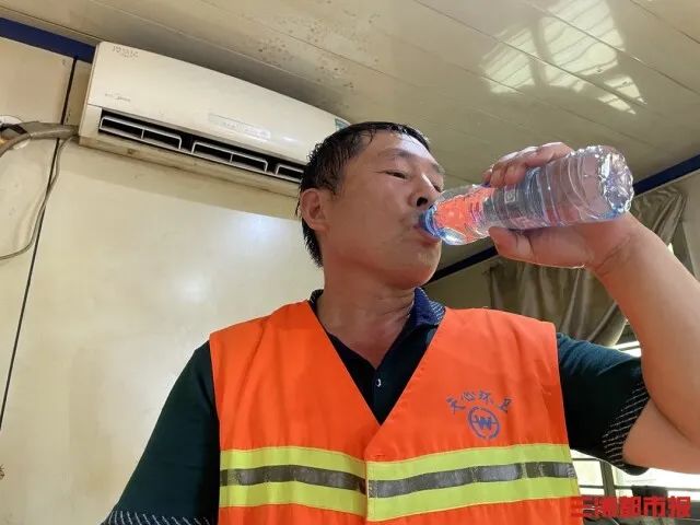DƬ